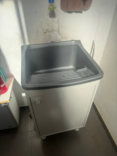 Tanque com gabinete portátil