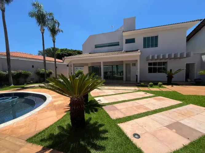 Casa à venda com 367 metros, 4 suítes no Jardim Karaíba - Uberlândia - MG