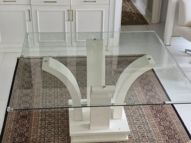 Mesa para sala de jantar madeira design arco, tampa vidro bisotado, quadrada, 1,5m de lado