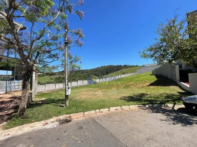 TERRENO PLANO à VENDA com 898,76m² em CONDOMÍNIO FECHADO TIPO CLUBE VALE DAS ÁGUAS no INTE
