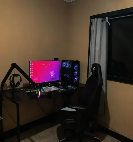 Setup Gamer Completo + Mesa + Cadeira - Pronto para Uso