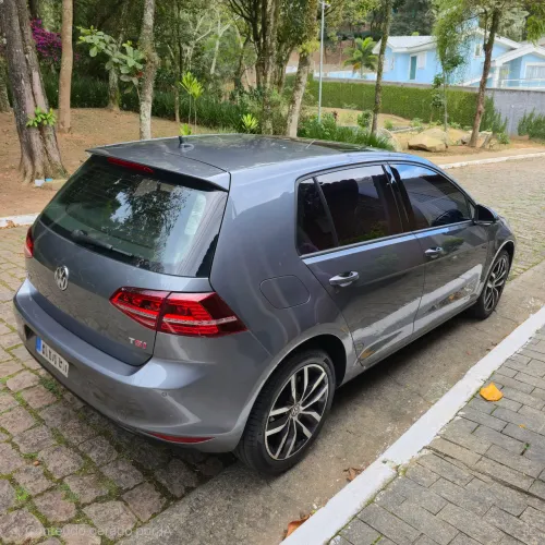 Volkswagen Golf Highline 1.4 TSI Total Flex Aut. 2017
