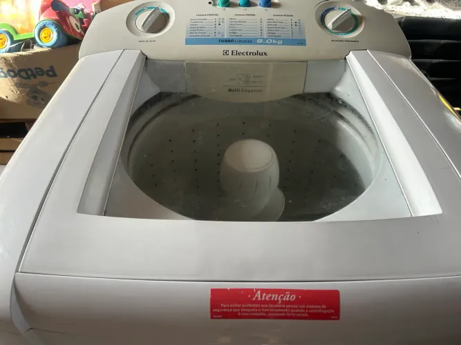 Máquina de lavar roupas eletrolux
