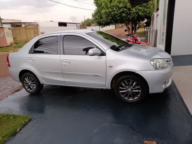 Toyota Etios XLS Sedan 1.5 Flex 16V 4P Mec. 2013