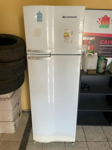 Geladeira Continental Frost Free Duplex 370L com defeito
