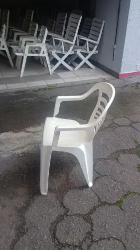 Cadeiras de plástico forte