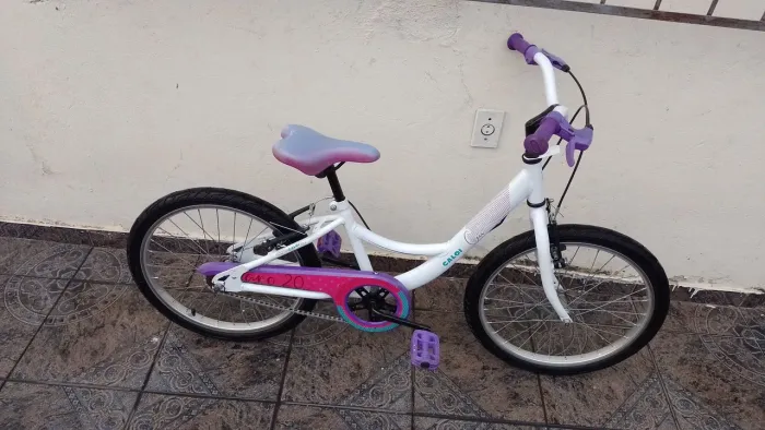 Bicicleta aro 20 feminina infantil Caloi Ceci em Excelente estado!!