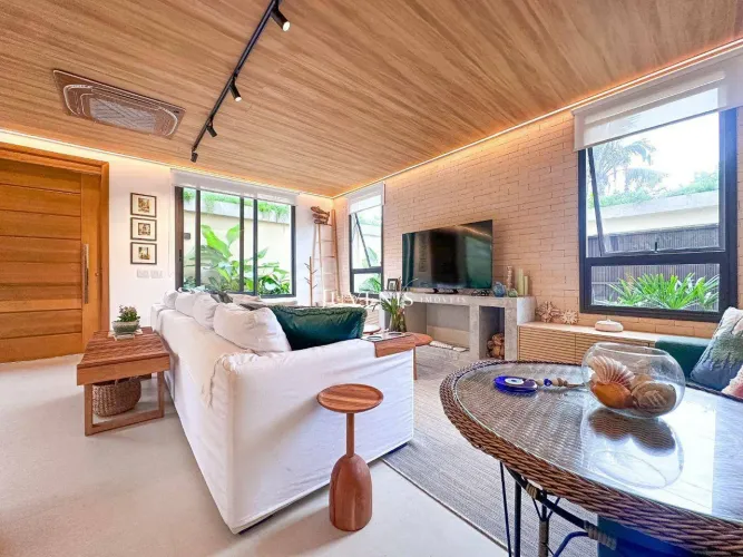 Casa de Alto Padrão à Venda e Locação de Temporada em Juquehy | 5 Suítes | Piscina Privati