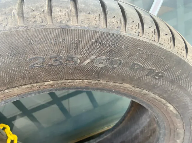 Pneus 235/60/28