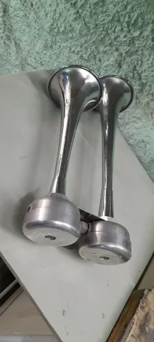 Buzina a ar de ferro cromada