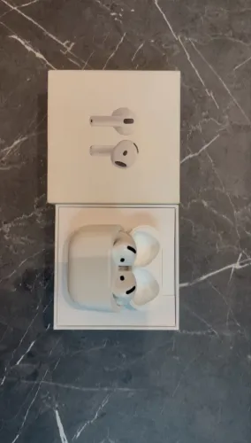 AirPods 4