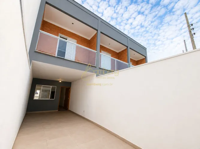 Casa com 3 Dormitórios com 2 Vagas a Venda na Cidade Ademar