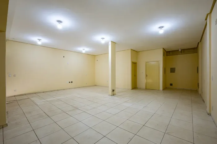 Imóvel comercial, com 4 salas, 371 m² área total, 4 vagas, no Jardim Planalto, Goiânia, GO