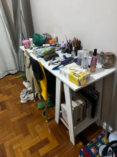 Escrivaninha branca