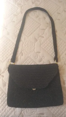 Bolsa feminina de tecido usada.