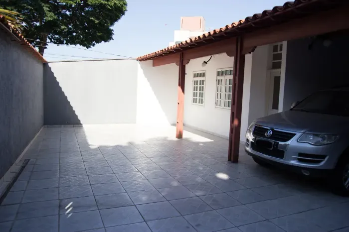 Casa para venda possui 360 metros quadrados com 4 quartos