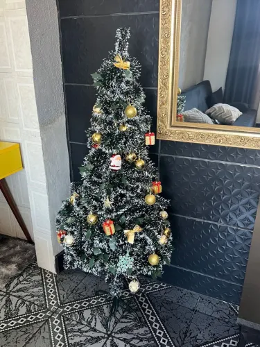 Árvore de Natal com enfeites