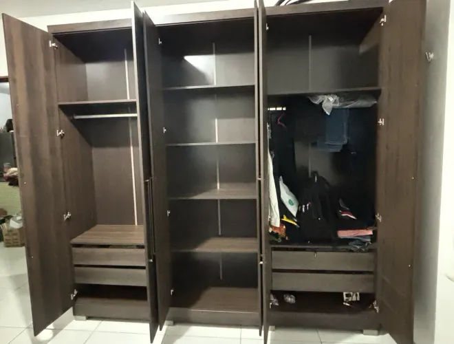 Guarda-Roupa MDF 6 Portas e 4 Gavetas - Marrom - 2 Anos de Uso (Excelente Estado)