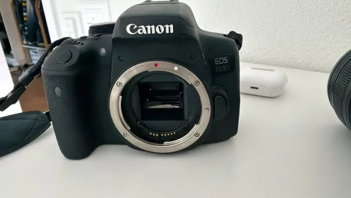 Câmera CANON EOS 750D + Lentes