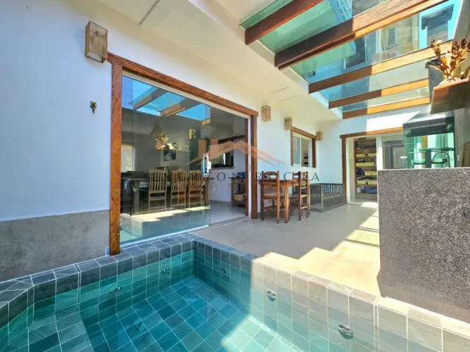 Casa para venda na praia de Juquehy com 3 quartos - condomínio fechado