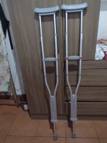 Um par de muletas