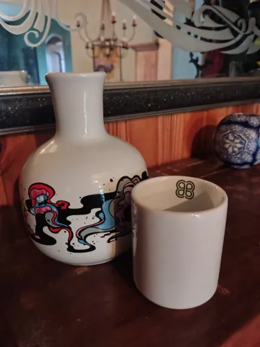 Moringa assinada pelo artista plástico e grafiteiro Chivitz.