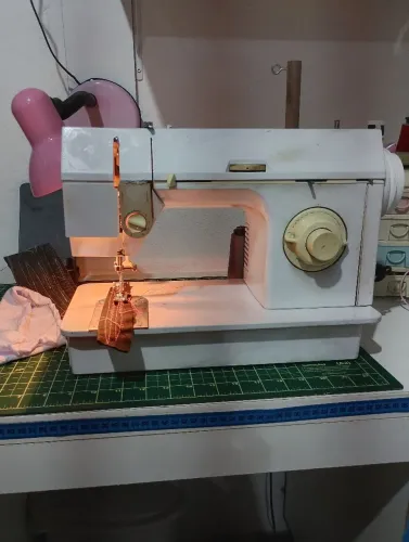 Máquina de costura usada