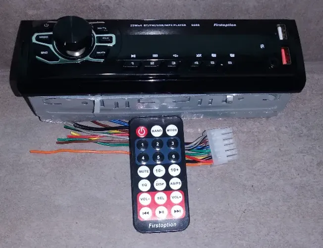 Vendo rádio First Option 6688 e quatro falantes Pioneer