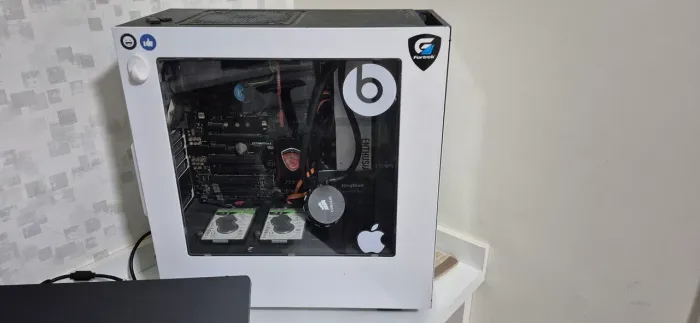 Vendo Gabinete NZXT.