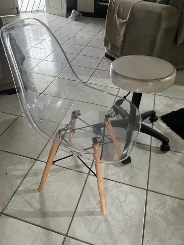 Cadeira Charles Eames Cristal Eiffel Wood designe? + banqueta com rodinhas