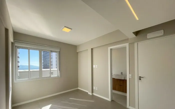 Apartamento à venda na Av. Professor Othon Gama D Eça com 3 quartos - Centro, em Florianóp