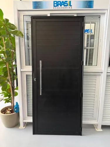 Porta lambril com puxador 210x090 alumínio preto lado esquerdo (mostruário)
