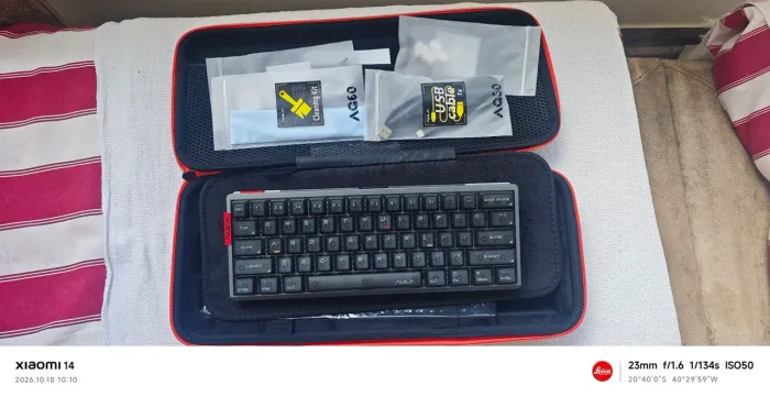 Aula Ag60 - Grey (Teclado magnético)