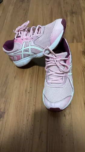 Tênis asics super conservado 