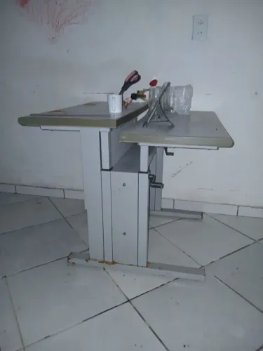 Mesa de escritório profissional reforçada - estrutura de ferro