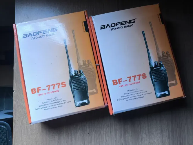  kit de rádios comunicadores Baofeng BF-777S