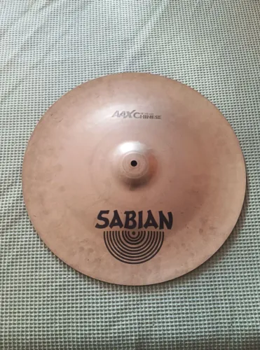 ## Prato de bateria Sabian AAX Chinese 18, top, liga B20, sem detalhes estruturais 