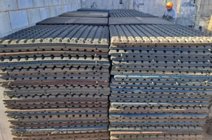 Piso de borracha alto impacto 45mm 100x100cm usado 300m²