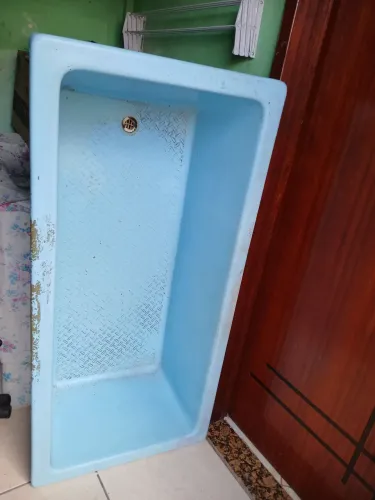 Banheira de pet shop ou borracharia