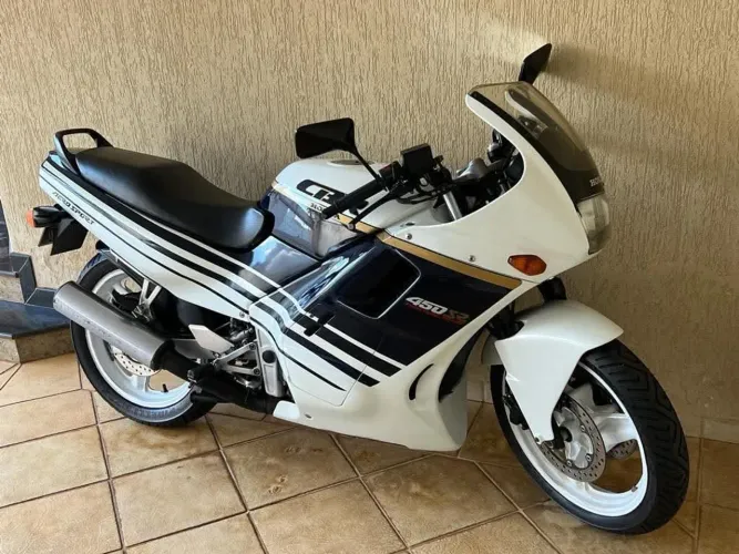 CBR 450 SR placa preta