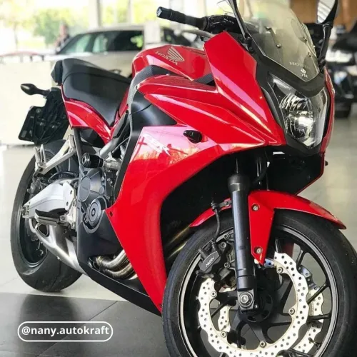 Moto em perfeito estado linda 