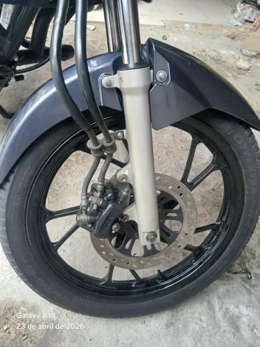 Moto muito bem coservada e selada 