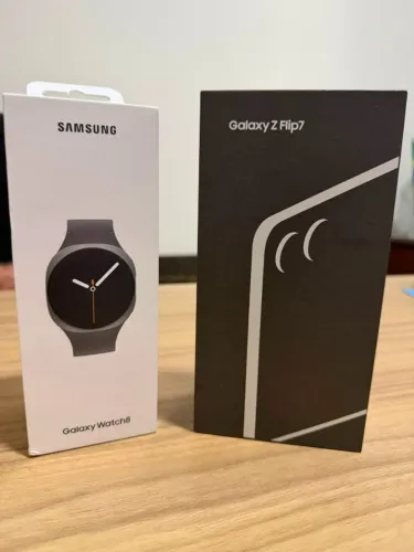 CELULAR GALAXY Z FLIP 7 512GB & GALAXY WATCH 8 SEMI NOVO, COM GARANTIA ATE 12/2027.