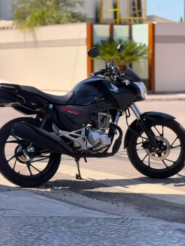 Veículo em estado perfeito nenhum mês usado motivo da venda quero um carro