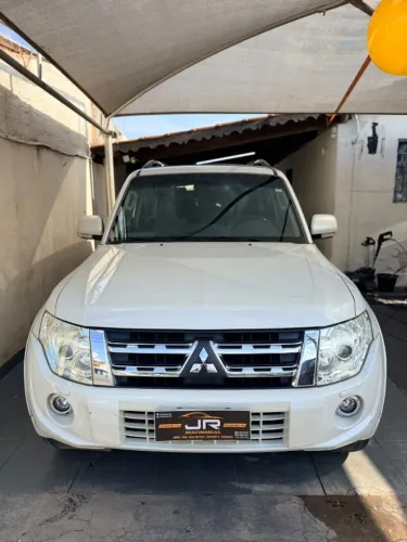 Mitsubishi Pajero HPE Full 3.2 4X4 T.i.dies. 5P AUT 2013