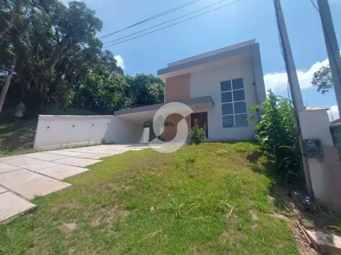 Casa duplex com 3 quartos, 2 suítes e vagas em condomínio fechado em Inoã Maricá