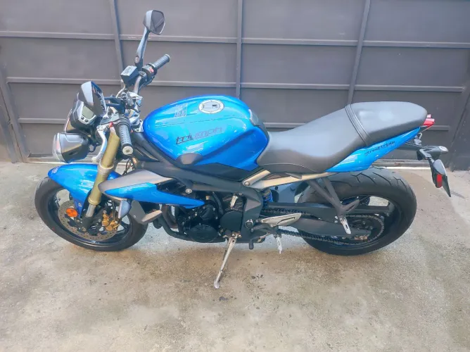 Vendo Triumph Street Triple 675 Impecável com 14.385km originais