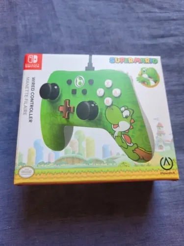 Controle Nintendo Switch Com Fio edição Yoshi Lacrado