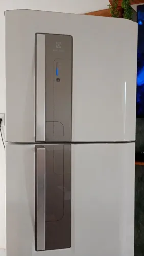 Geladeira Electrolux Frost Free semi nova 421 litros