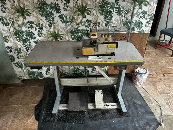 Máquina de costura industrial overlock